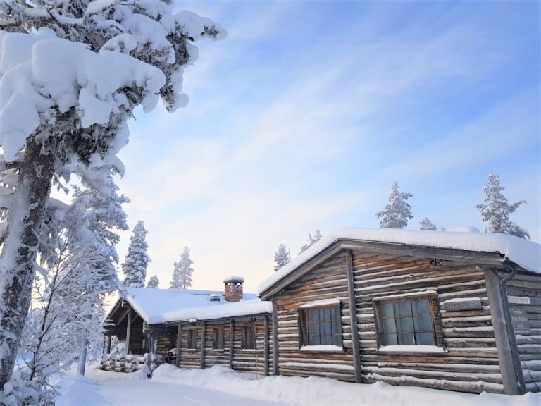 tunturipöllö mökki  ulkokuva saariselkä