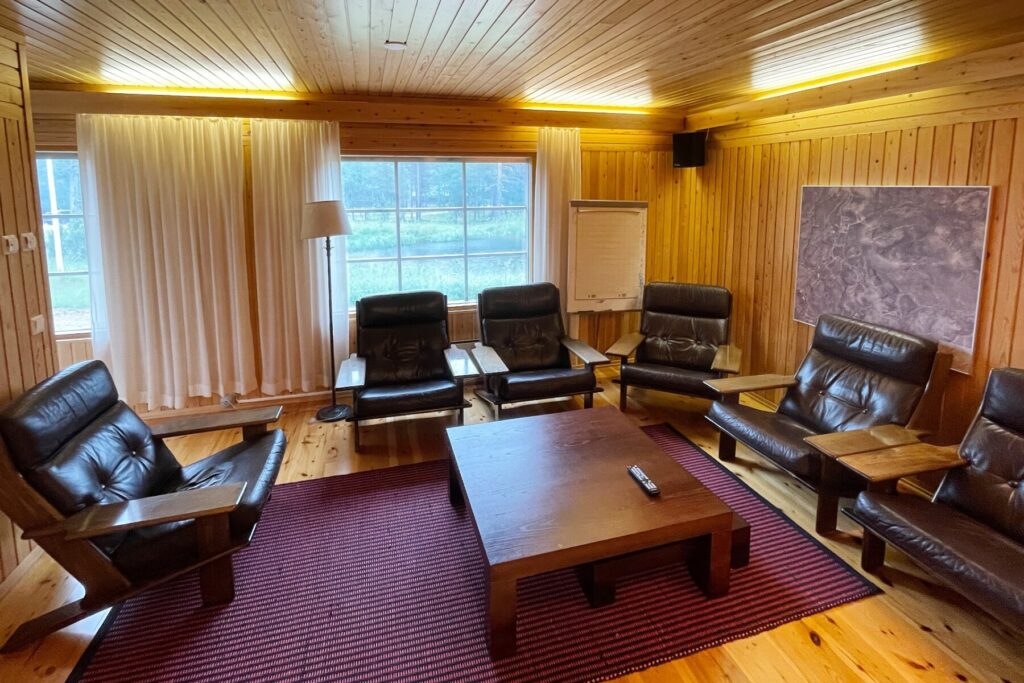 kelomökki saariselkä tunturipöllö pelihuone
